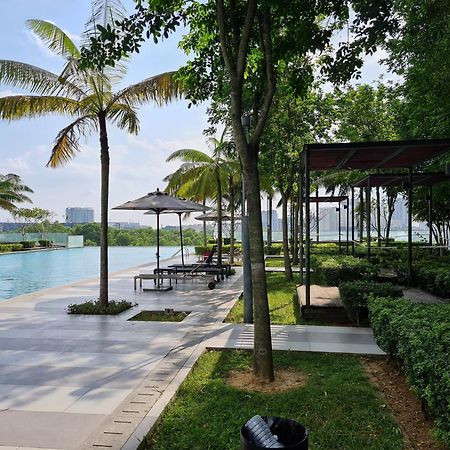 Ferienwohnung Retreat At Cybersquare Cyberjaya Exterior foto